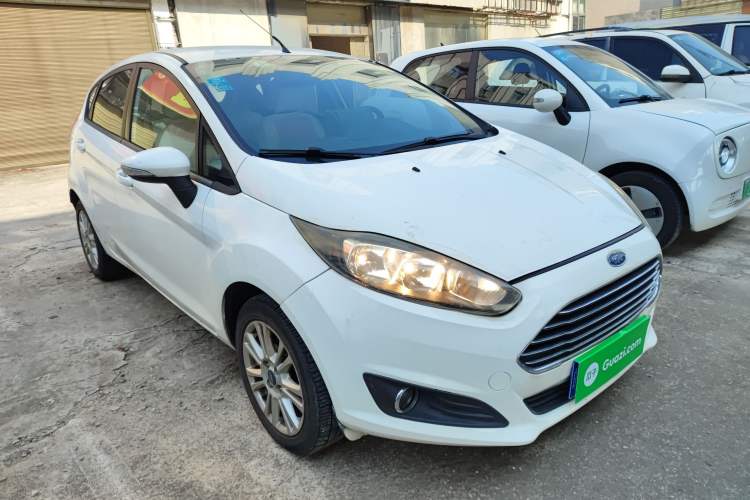 Used Ford Fiesta 2013 Hatchback 1.5L Automatic Fashion Edition
