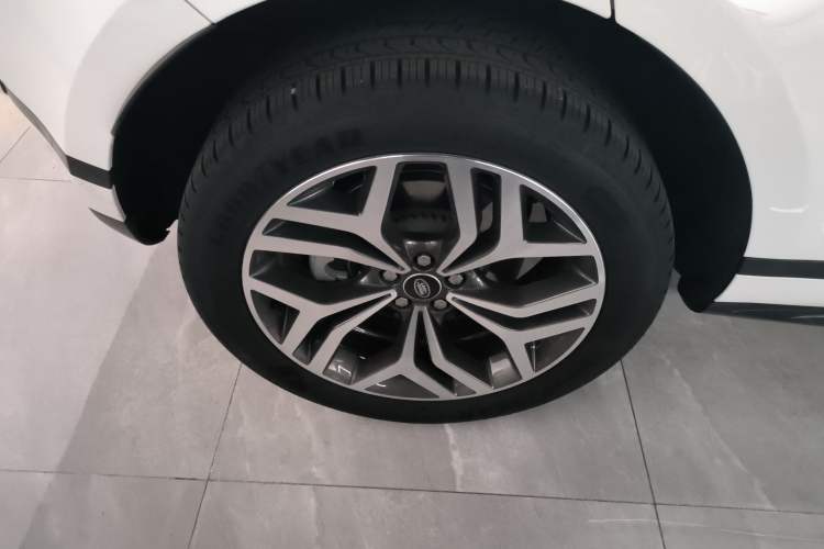 Used Land Rover Range Rover Evoque 2024 Aurora L 249 PS Prestige Light-Chasing Edition
