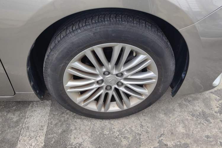 Used Lexus ES 2015 200 Elite Edition Right Front Wheel Hub