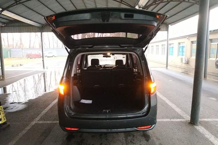 Used CHANGAN KAICHENG Oushang A600 2016 1.5L Manual Luxury 7-Seater Trunk