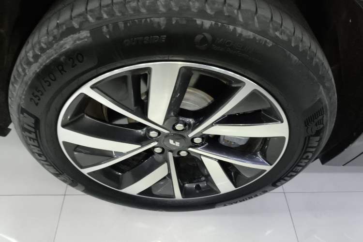 Used Li Auto L8 2023 Pro Model
