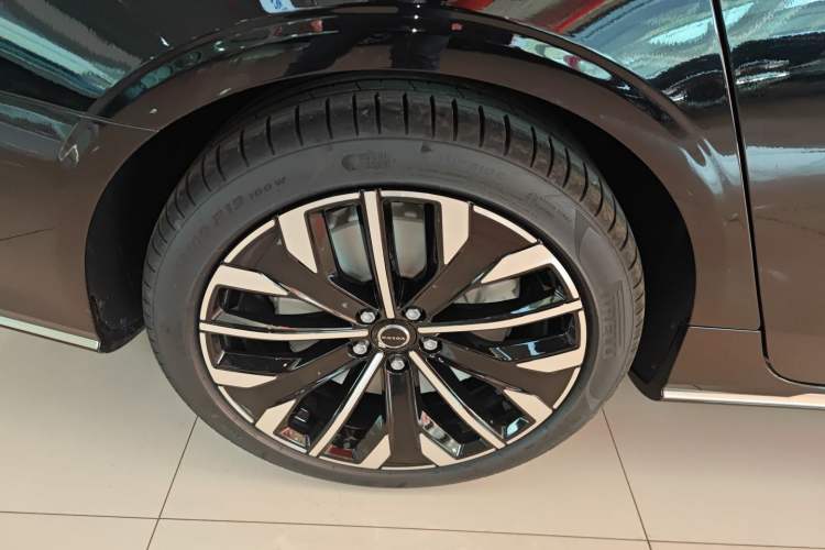 Used Volvo S90 2026 B5 Zhiyuan Luxury Edition