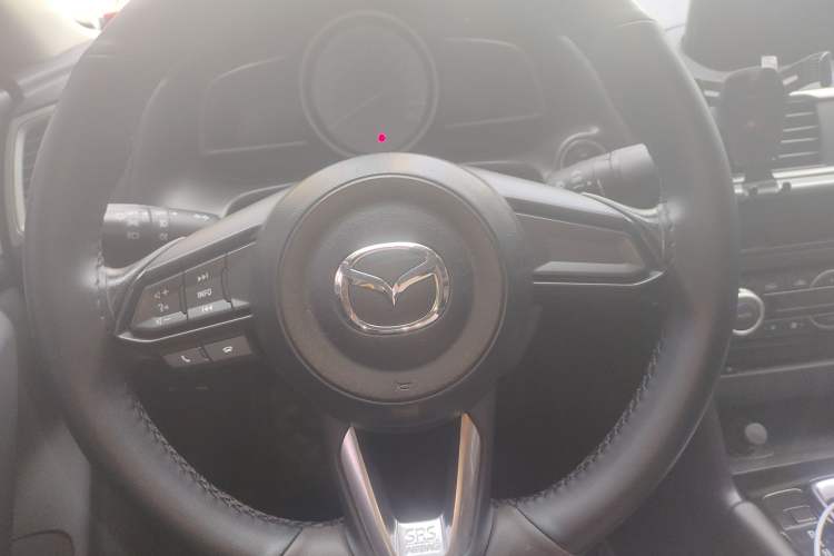 Used Mazda 3 Axela 2017 Sedan 1.5L Automatic Luxury Model Emission Standard China V Steering Wheel