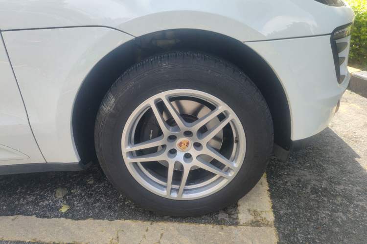 Used Porsche Macan 2017 Macan 2.0T Right Front Wheel Hub