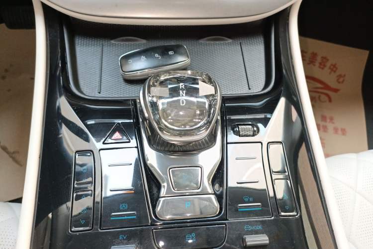 Used Denza D9 2024 DM-i 980 Four-Wheel Drive Prestige Model
