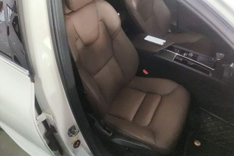 Used Volvo XC60 2019 T5 4x4 Smart Edition China VI Standard
