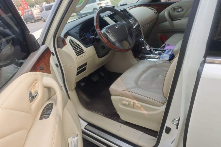 Used Infiniti QX80 
