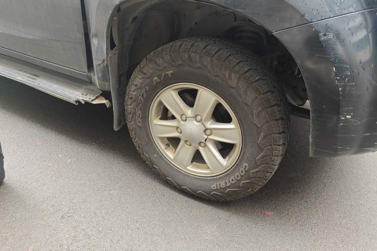 Used Isuzu JLM 2018 2.5T Four-Wheel Drive Diesel Luxury Version with Extended Cargo Bed JE4D25Q5A