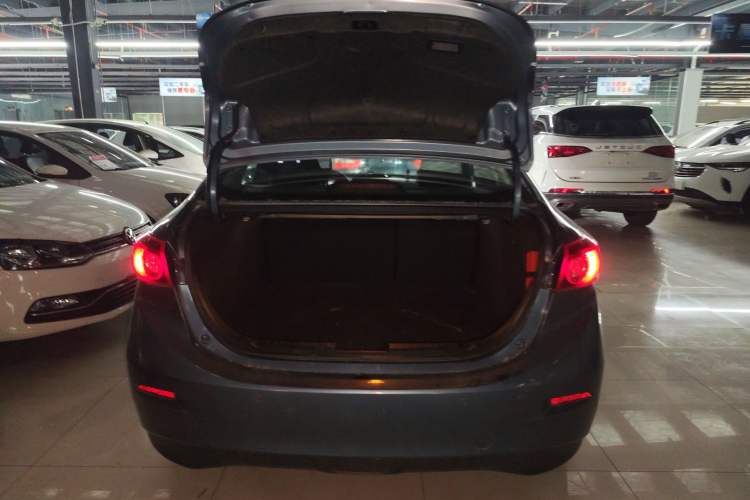 Used Mazda 3 Axela 2014 Sedan 1.5L Automatic Luxury Model Trunk