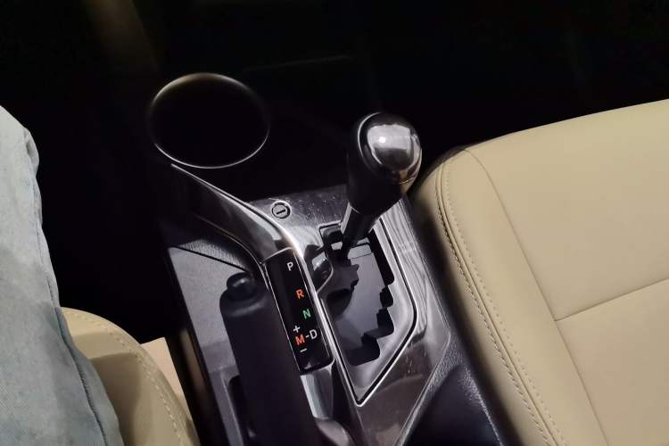 Used Toyota RAV4 2013 2.0L CVT Two-Wheel Drive Urban Edition Gear Lever