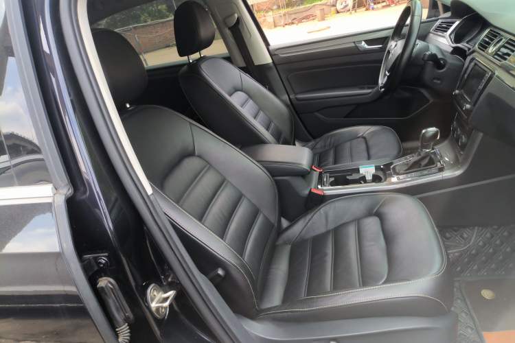 Used Volkswagen Passat 2017 330TSI DSG Luxury Edition Right Front Seat