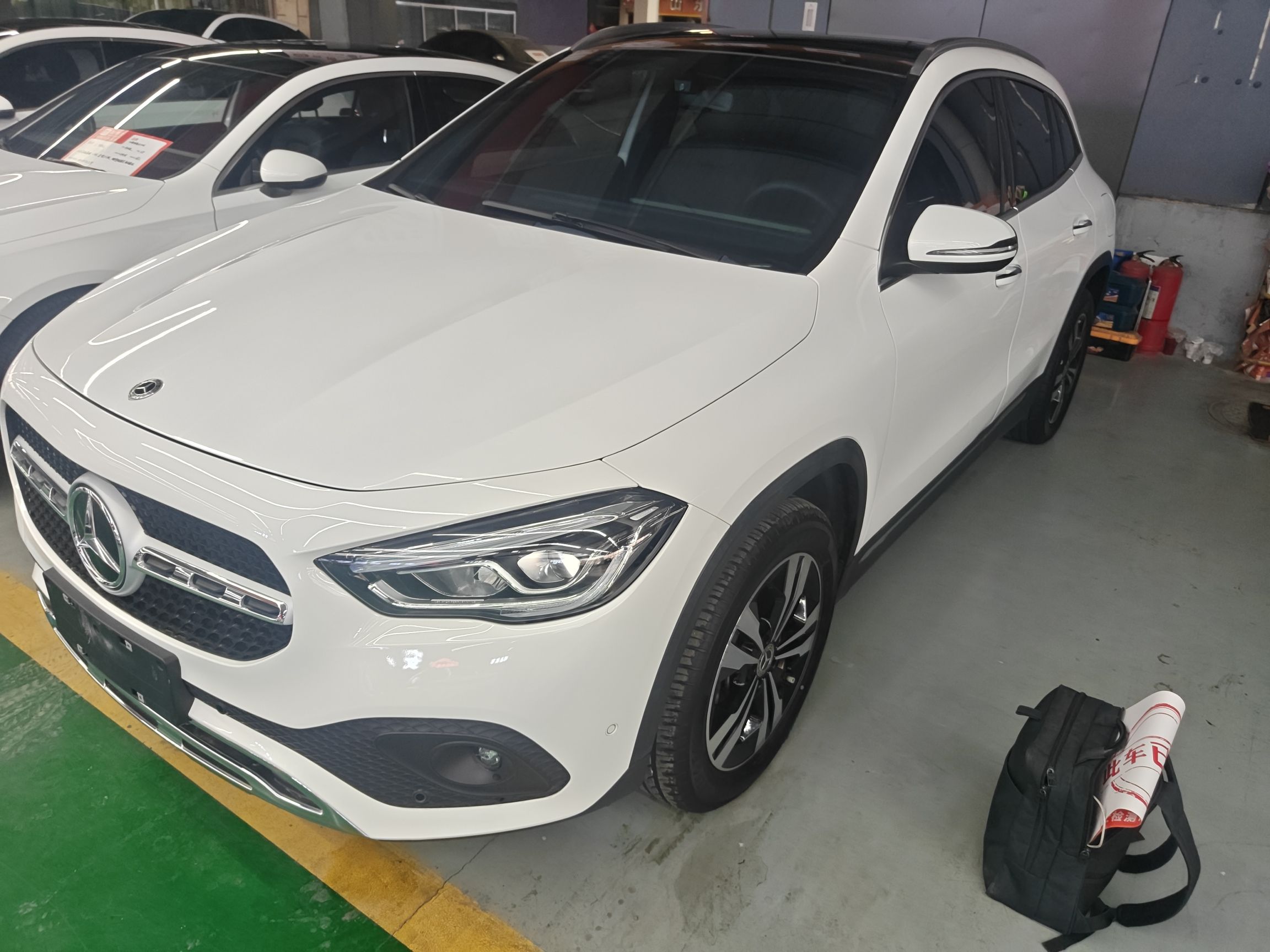 Под передней частью автомобиля