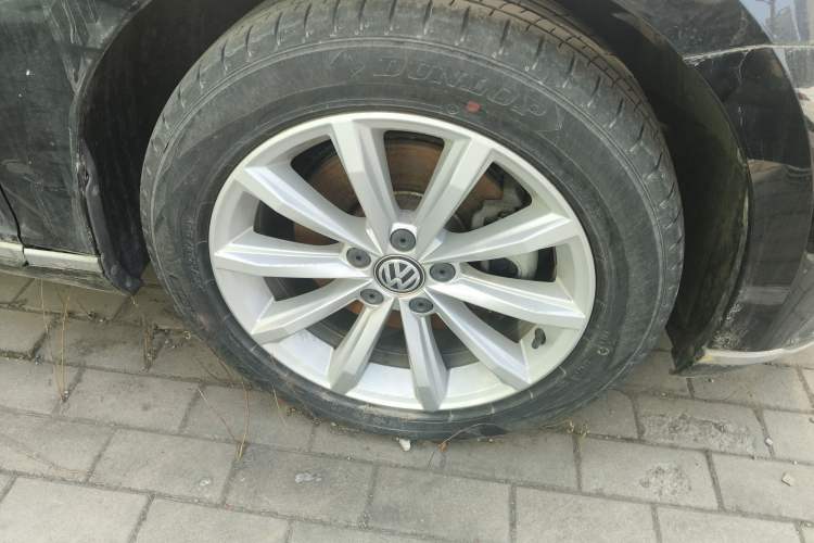 Used Volkswagen Magotan 2017 330TSI DSG Leading Model Right Front Wheel Hub