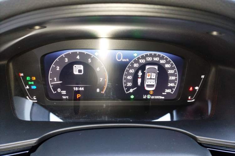 Used Honda Civic 2023 240TURBO CVT Dynamic · Center Stage Special Edition