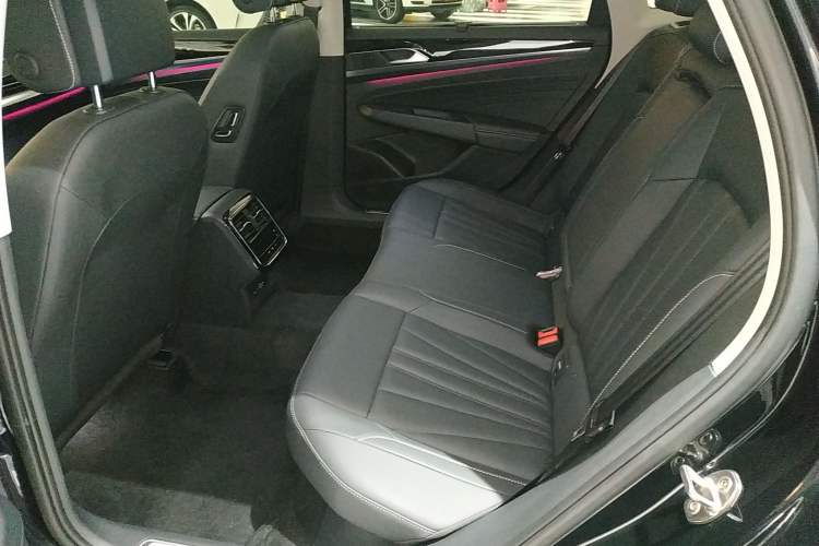 Used Volkswagen Passat 2025 Outstanding Model 380TSI Starry Dragon Glorious Edition
