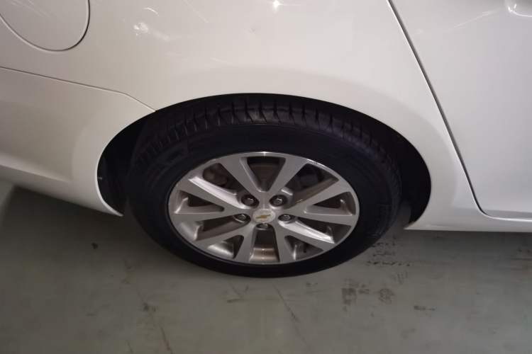 Used Chevrolet Malibu 2017 1.5T Automatic Luxury Edition Right Rear Wheel Hub