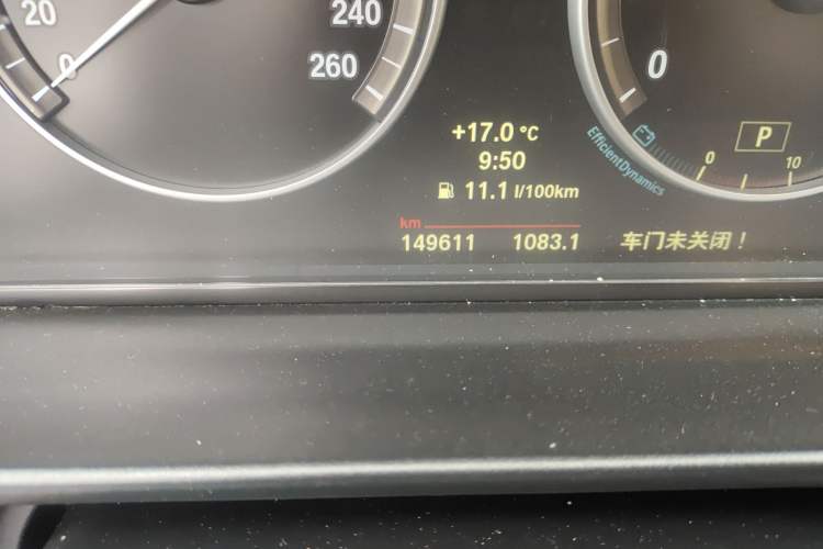 Used BMW 5 Series 2014 520Li Elegant Model Odometer Close Up