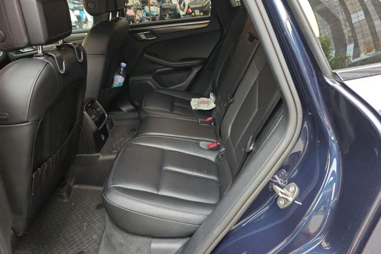 Used Porsche Macan 2020 Macan 2.0T Left Rear Seat