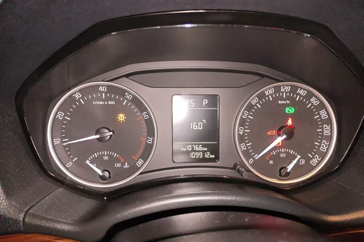 Used Skoda Octavia 2010 2.0L Automatic Yijun Edition Instrument Cluster