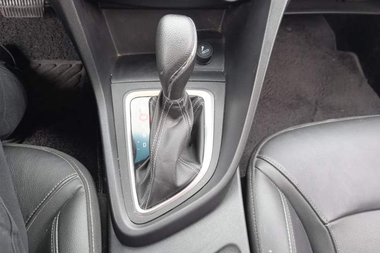 Used Buick GT 2018 18T Automatic Elite Model Gear Lever