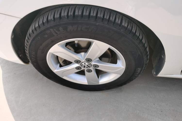 Used Volkswagen Santana 2015 1.6L Manual Fashion Edition Left Front Wheel Hub