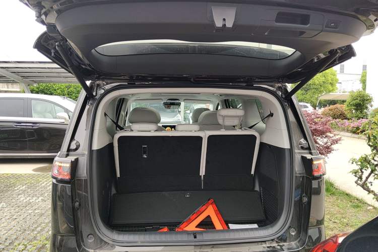 Used VOYAH Dream 2025 PHEV Four-Wheel-Drive Flagship Version – Qiankun Edition Trunk