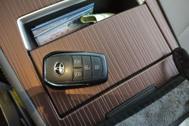 Used Toyota Granvia 2024 2.5L Hybrid Comfort Edition Vehicle Key