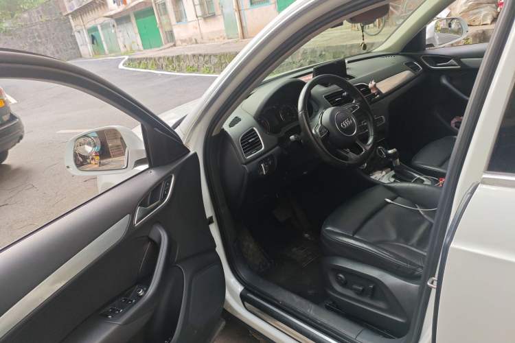 Used Audi Q3 2015 30 TFSI Comfort Model Driver Seat