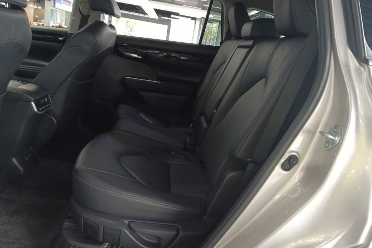 Used Toyota Highlander 2023 2.5L Smart Electric Hybrid Dual-Motor All-Wheel-Drive Luxury 7-Seater Left Rear Seat