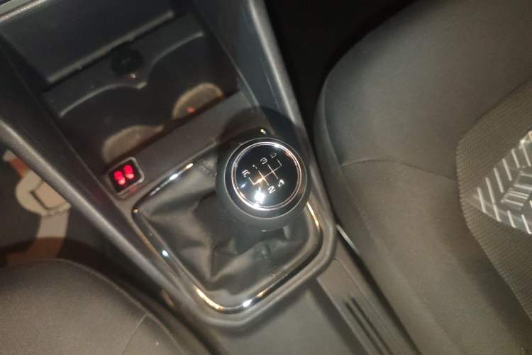 Used Volkswagen Jetta 2019 Dream Edition 1.4L Manual Fashion Version Gear Lever