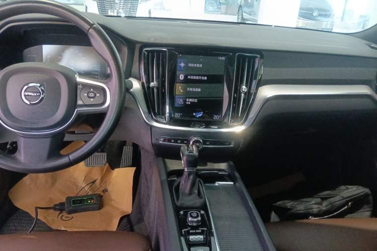 Used Volvo S60 2021 T4 Zhiyi Luxury Edition
