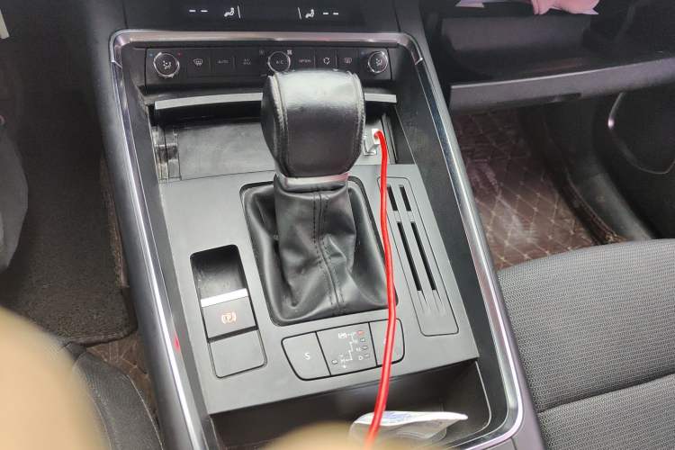 Used Citroen C5 2017 350THP Automatic Comfort Model Gear Lever