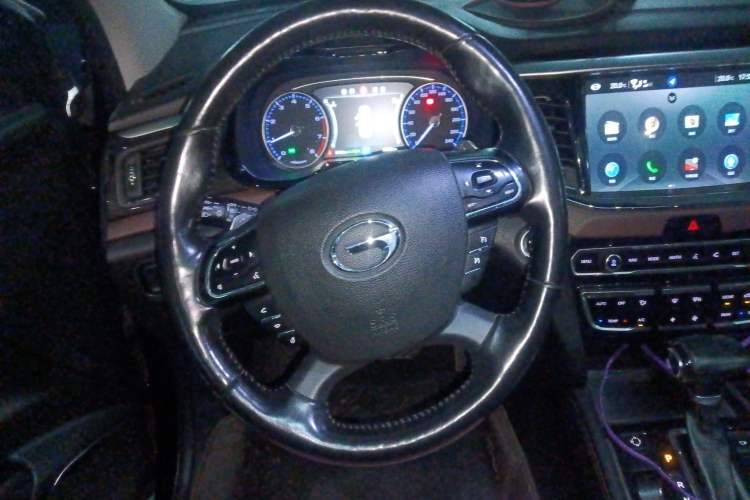 Used GAC Trumpchi GS8 2017 320T Two-Wheel Drive Luxury Smart Connectivity Version (7 Seats) Steering Wheel