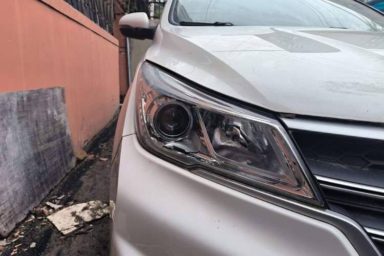 Used Baojun 730 2019 1.5L Manual Fashion Model 7-seater National V Right Front Headlight