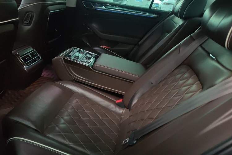 Used Volkswagen Phideon 2018 Revised Version 380TSI Two-Wheel-Drive Flagship Edition
