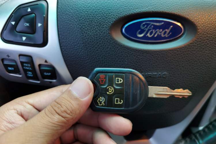 Used Ford Explorer 2013 3.5L Deluxe Model
