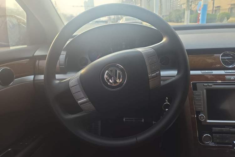 Used Volkswagen Phaeton 2012 3.0L Business Edition Steering Wheel