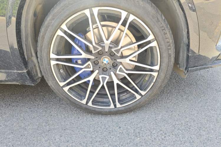 Used BMW X5 2022 xDrive 40Li M Sport Package Right Front Wheel Hub