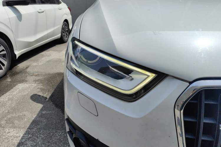 Used Audi Q3 2015 35 TFSI quattro Technology Edition Right Front Headlight