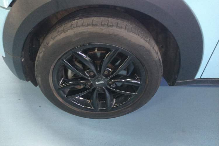 Used MINI Countryman 2014 1.6L COOPER Fun Left Front Wheel Hub