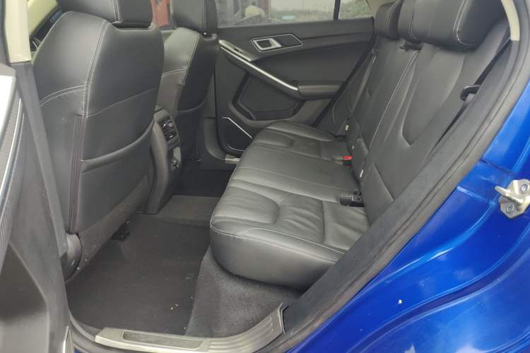 Used JMC Yusheng S330 2016 1.5L GTDi Automatic Two-Wheel Drive Flagship Edition
