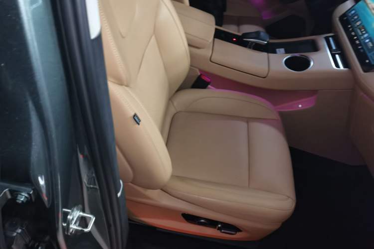 Used Hima AITO M5 2022 Extended-Range Four-Wheel Drive Performance Version Right Front Seat