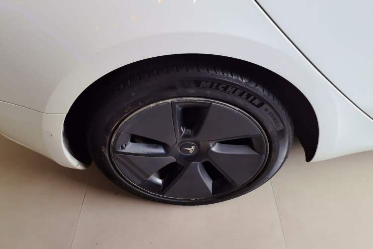 Used Tesla Model 3 2019 Standard Range Rear-Wheel Drive Upgraded Version (52 kWh) Right Rear Wheel Hub