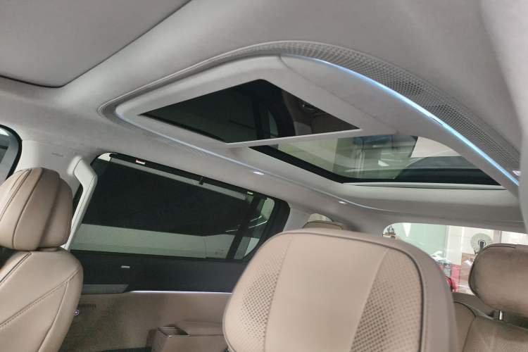 Used XPeng X9 2025 740 Ultra-Long Range Max Headliner