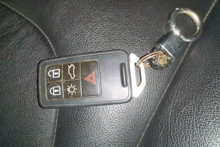 Used Volvo V40 2016 T4 Smart Luxury Edition