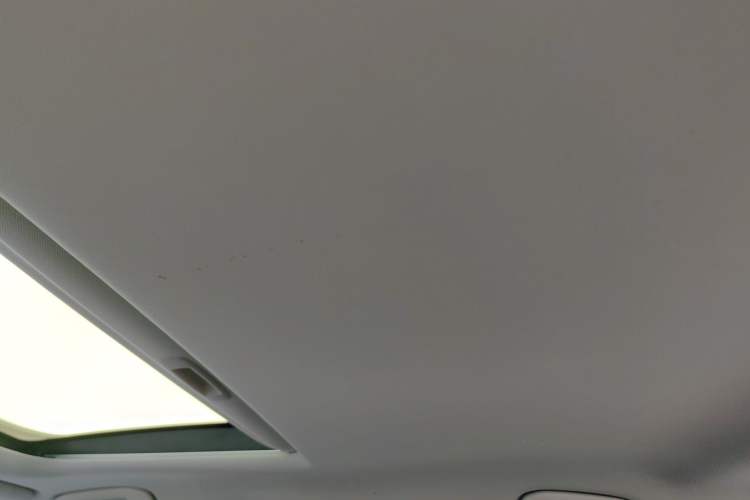 Used Toyota Harrier 2022 2.0L CVT Two-Wheel Drive Luxury Edition Headliner