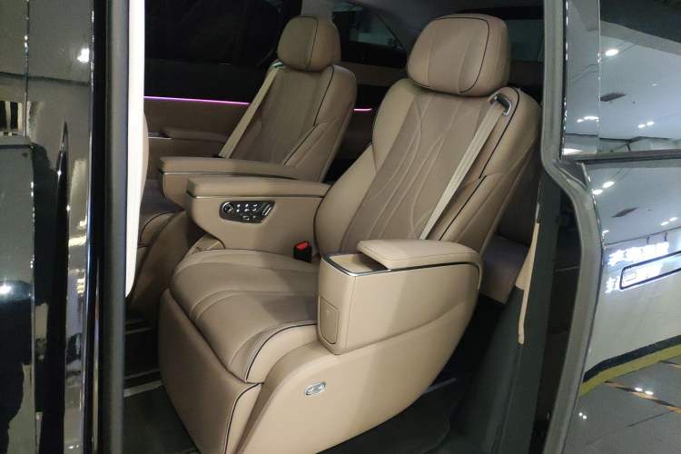 Used XPeng X9 2025 740 Ultra-Long Range Max
