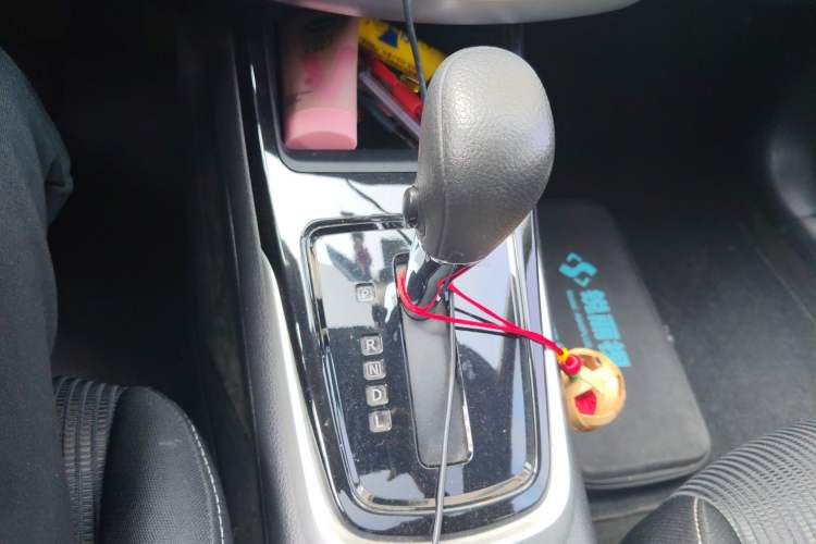 Used Nissan Tiida 2016 1.6L CVT Cool Dynamic Edition Gear Lever