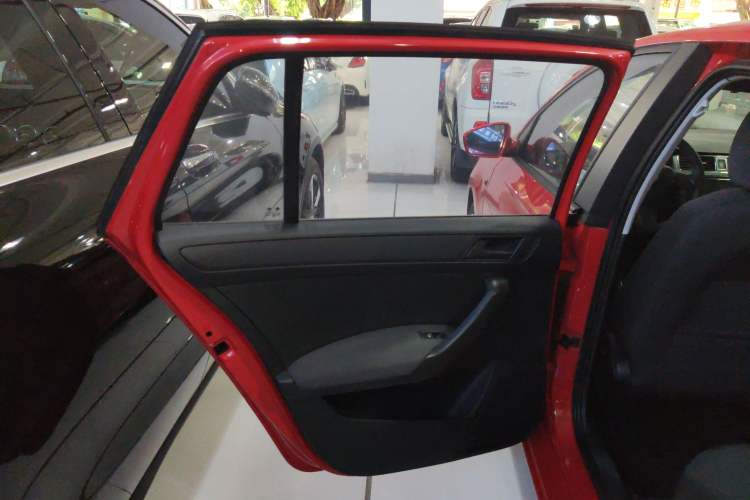 Used Skoda Rapid Spaceback 2014 1.6L Automatic Enjoyment Edition