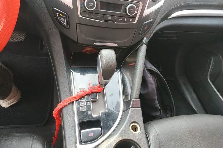 Used Dongfeng Aeolus AX7 2016 2.0L Automatic Zhiyi Trim